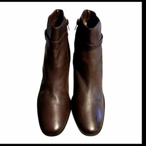 NEW, SLEEK, PREDICTIONS, MEDIUM BROWN , 8.5 LEATHER BUCKLE DRESS BOOTS